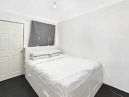 Comfortable 3-bed Home in Marangaroo