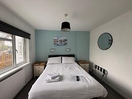 Cottage Court Hotel