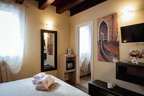Piccola Venezia Room