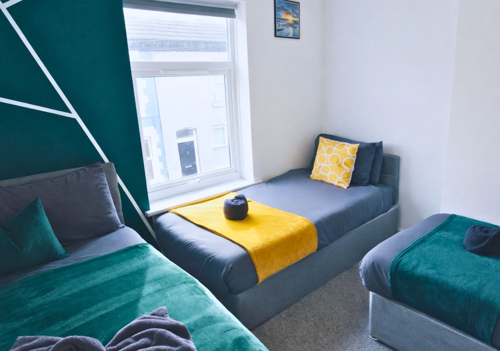 Pitchside Quarters sleeps 7