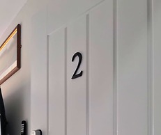 The Red Lounge House - sleeps 14