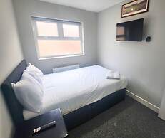 The Red Lounge House - sleeps 14