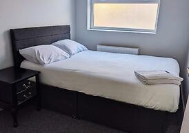 The Red Lounge House - sleeps 14