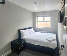 The Red Lounge House - sleeps 14