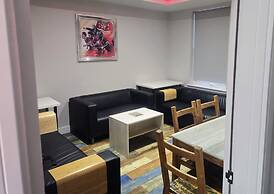 The Red Lounge House - sleeps 14