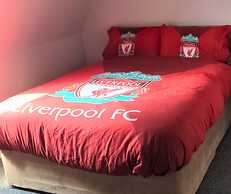The Red Lounge House - sleeps 14