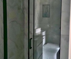 The Red Lounge House - sleeps 14