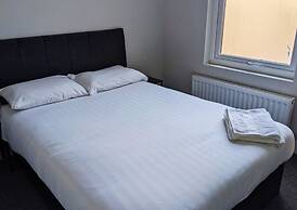 The Red Lounge House - sleeps 14