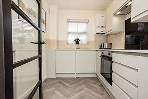 The Deck West Wall - 2 Bedroom Apartment - Tenby