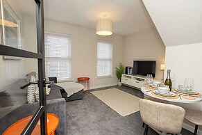The Deck West Wall - 2 Bedroom Apartment - Tenby
