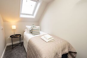 The Deck West Wall - 2 Bedroom Apartment - Tenby