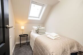 The Deck West Wall - 2 Bedroom Apartment - Tenby