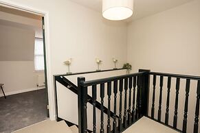 The Deck West Wall - 2 Bedroom Apartment - Tenby