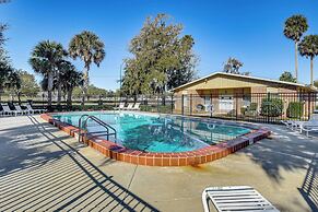 Sun, Sand & Poolside Relaxation! Ormond Beach Unit