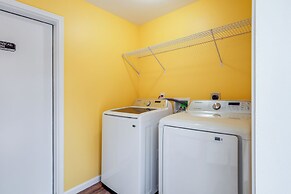 Close to Downtown Ashland! Convenient Suite