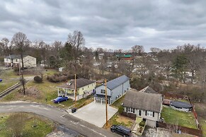 Close to Downtown Ashland! Convenient Suite