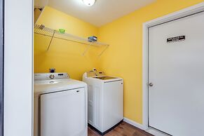 Close to Downtown Ashland! Convenient Suite