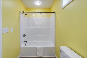 Close to Downtown Ashland! Convenient Suite