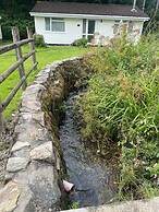 2 Bed Cottage - Sleeps 5 - Pets - Parking - Garden
