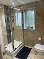 2 Bed Cottage - Sleeps 5 - Pets - Parking - Garden