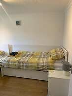 2 Bed Cottage - Sleeps 5 - Pets - Parking - Garden