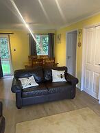 2 Bed Cottage - Sleeps 5 - Pets - Parking - Garden