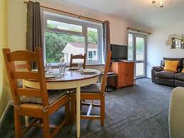 2 Bed Cottage - Sleeps 4 - Pets - Parking - Wifi