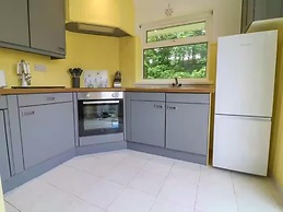 2 Bed Cottage - Sleeps 4 - Pets - Parking - Wifi