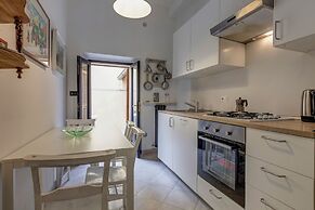 Casine Apartment by Mamo Florence