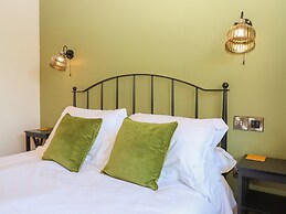 Nelli Lodge at Mile End