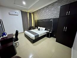 Monarchs Luxury Palace Hotel