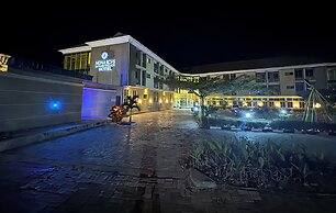 Monarchs Luxury Palace Hotel