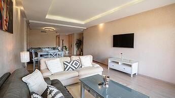 Elegant Apartment with Panoramic View