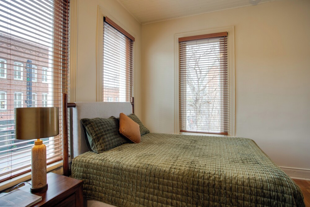 Great for Med Professionals! Dtwn Florence Condo