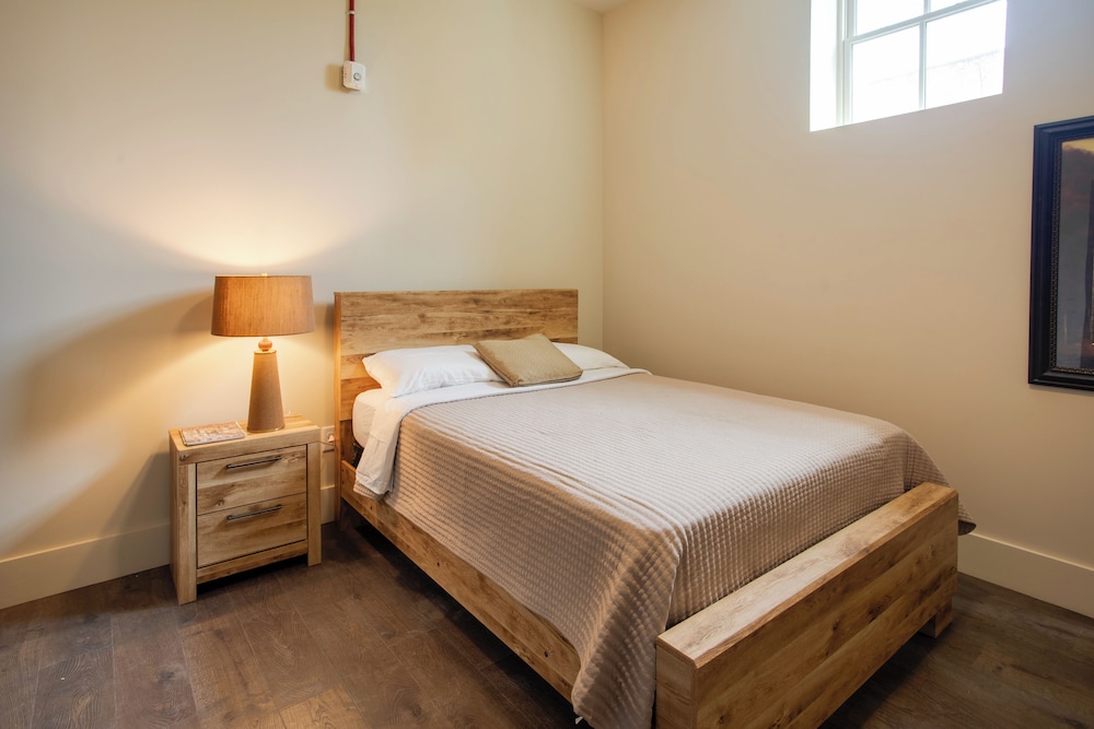 Walkable Couples Retreat in Downtown Florence