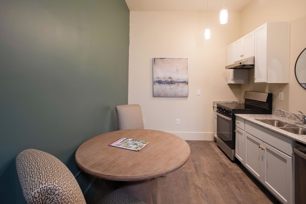 Walkable Couples Retreat in Downtown Florence