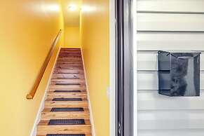 Downtown Ashland & Central Park! Fresh Condo