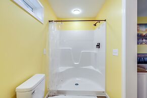 Downtown Ashland & Central Park! Fresh Condo