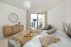 Large Apartment With sea View, Indoor Pool