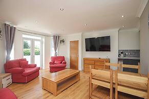Charming Central Kingston Flat by the River