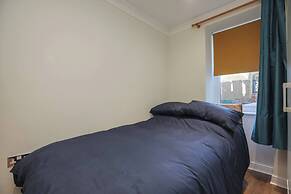 Charming Central Kingston Flat by the River