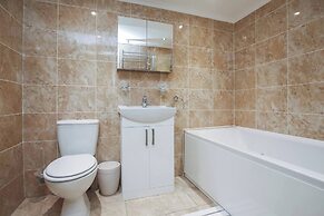 Charming Central Kingston Flat by the River