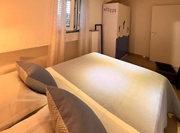 Beachfront Apartment Live