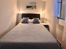 Beachfront Apartment Live