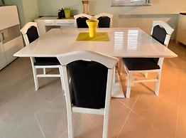 Beachfront Apartment Live