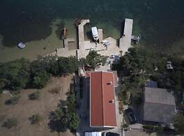 Beachfront Apartment Live