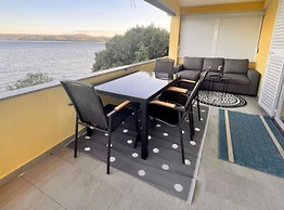 Beachfront Apartment Live