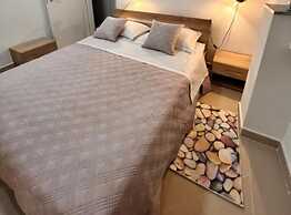 Beachfront Apartment Live