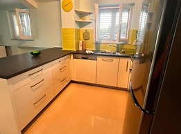 Beachfront Apartment Live