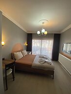 Omar Suite 360